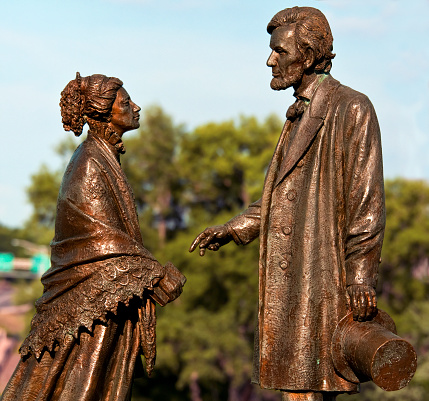 bronze statue of harriet Stowe talking to Abraham Lincoln