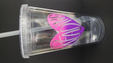 Tumbler with heart icon that says Reading changing from pink to purple